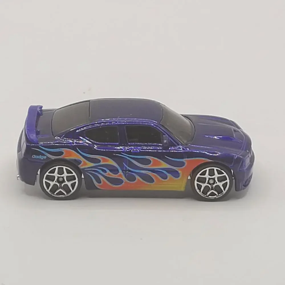 2005 HOT WHEELS PURPLE DODGE CHARGER SRT8 WITH FLAMES LOOSE 1:64 Thailand